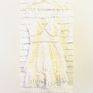Like New SIMPLEE Elegant White Lace Dress in White with Cream lining Size M